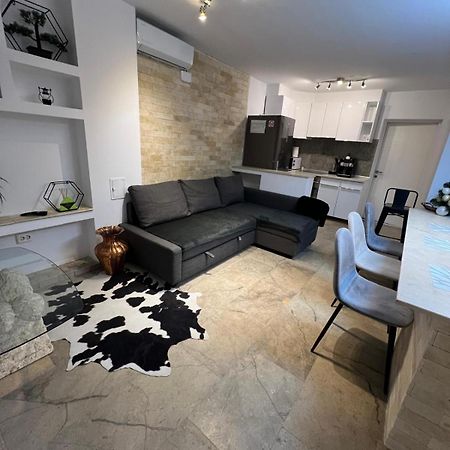 Luxus Cluj Airport Apartments エクステリア 写真