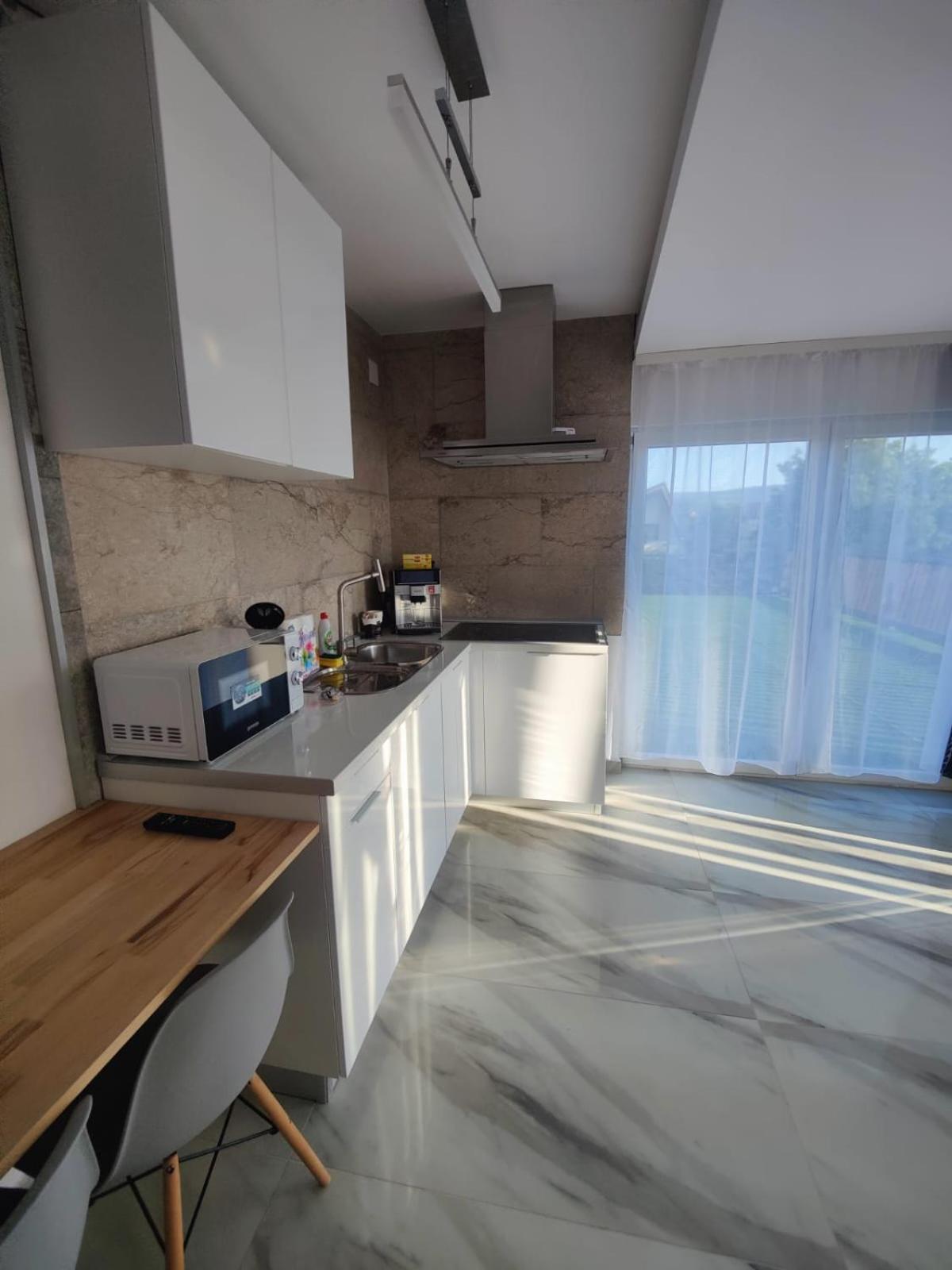 Luxus Cluj Airport Apartments エクステリア 写真