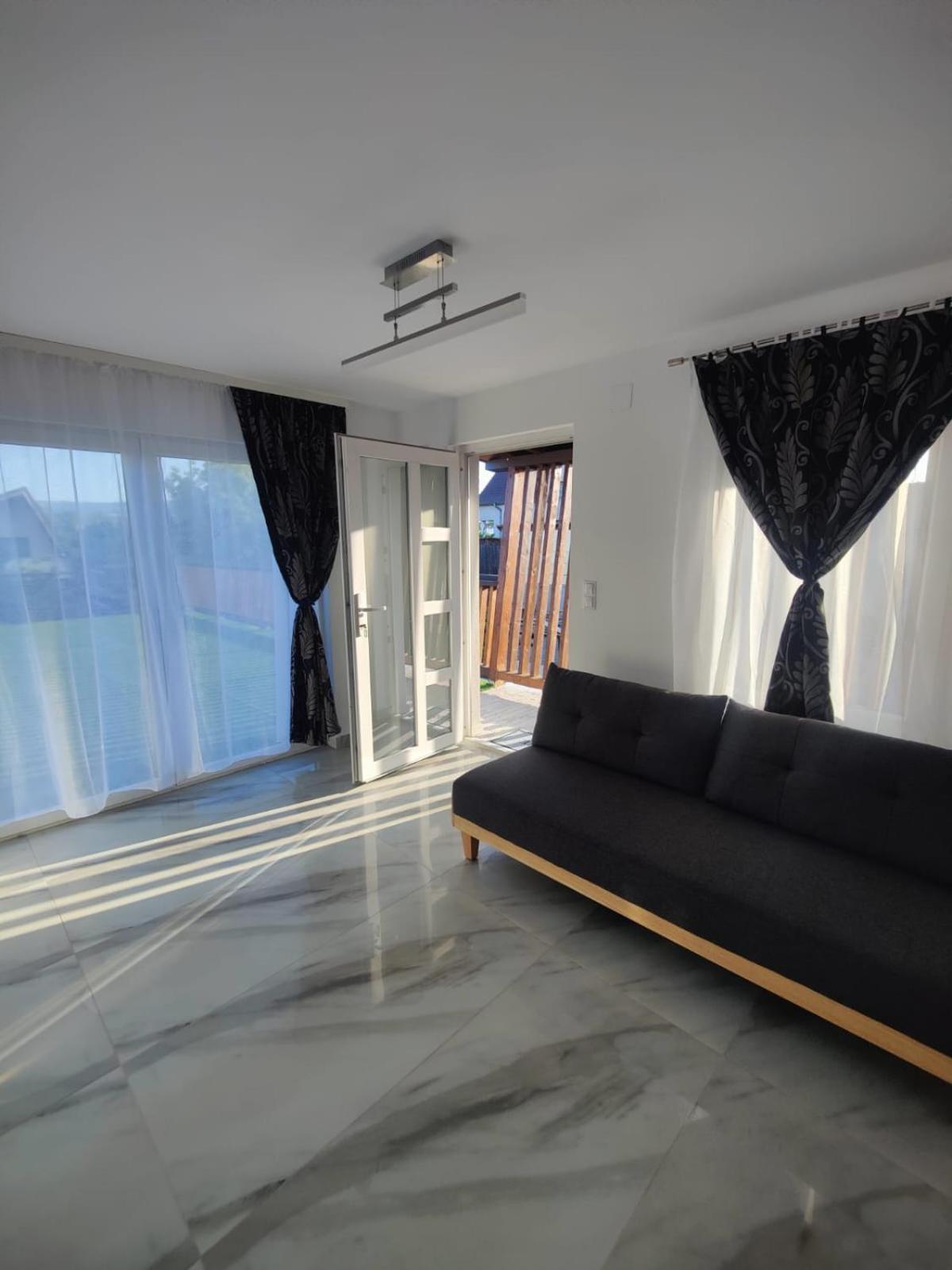 Luxus Cluj Airport Apartments エクステリア 写真