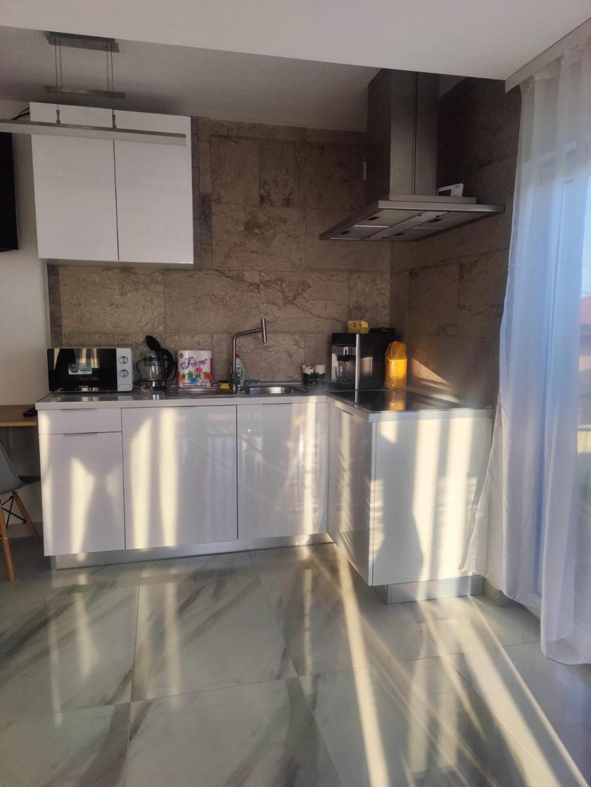 Luxus Cluj Airport Apartments エクステリア 写真