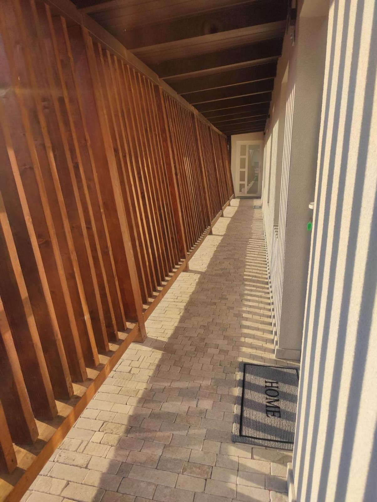 Luxus Cluj Airport Apartments エクステリア 写真