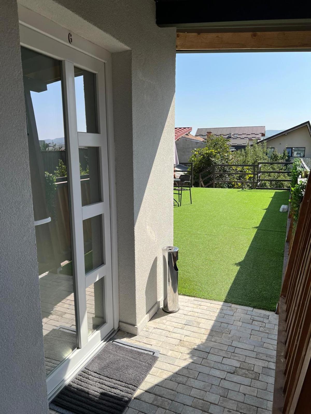 Luxus Cluj Airport Apartments エクステリア 写真