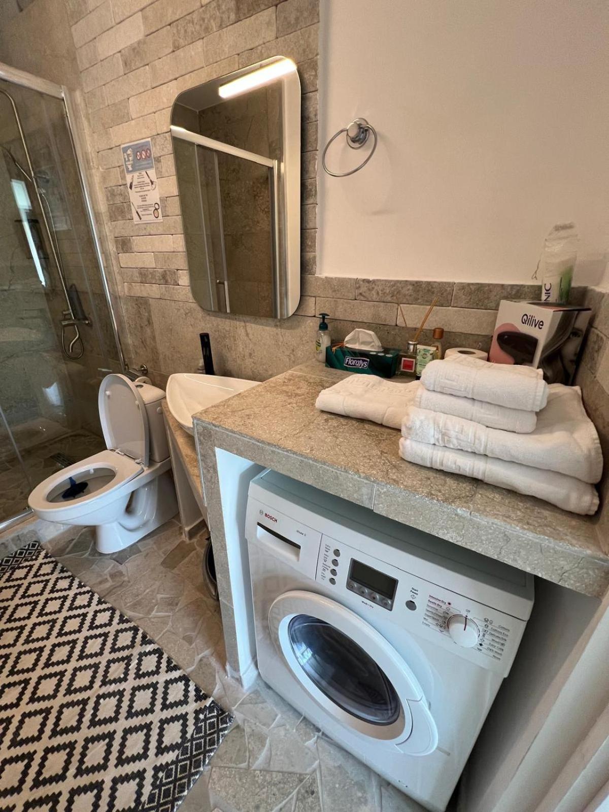 Luxus Cluj Airport Apartments エクステリア 写真
