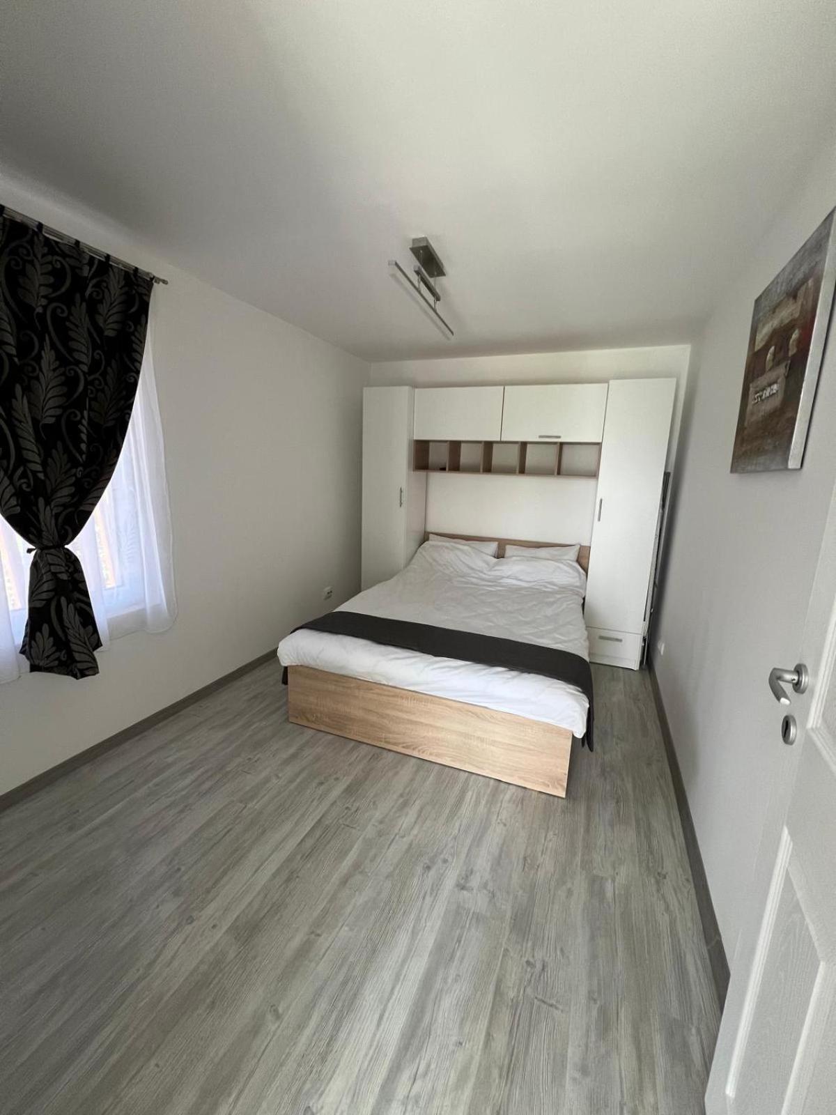 Luxus Cluj Airport Apartments エクステリア 写真