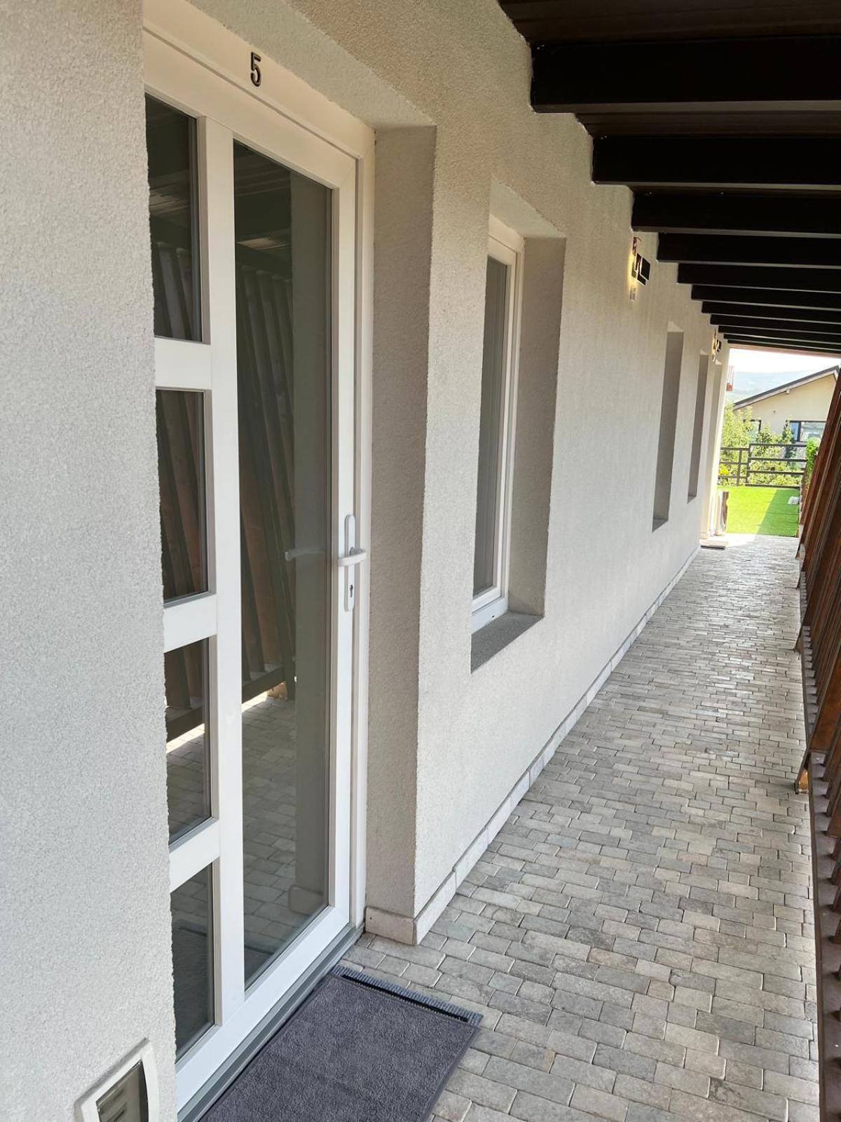 Luxus Cluj Airport Apartments エクステリア 写真