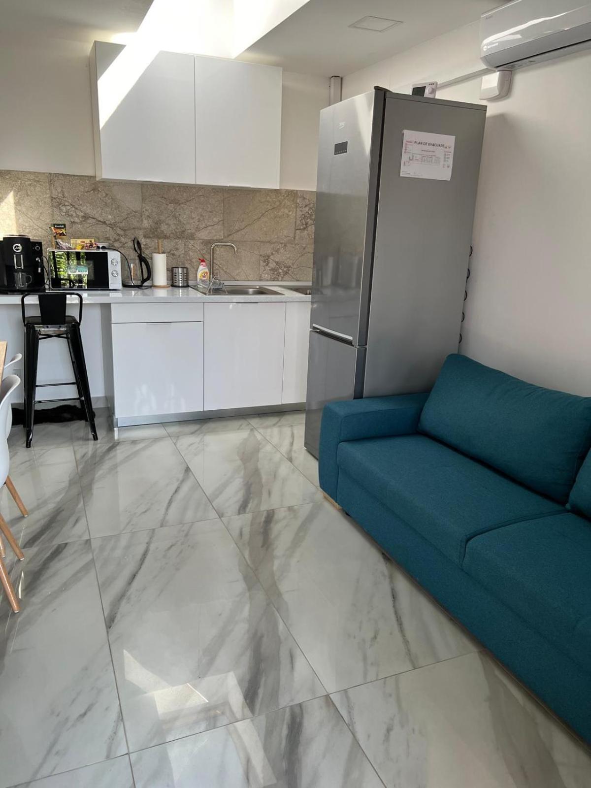 Luxus Cluj Airport Apartments エクステリア 写真