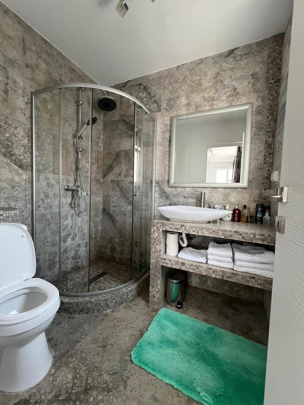 Luxus Cluj Airport Apartments エクステリア 写真