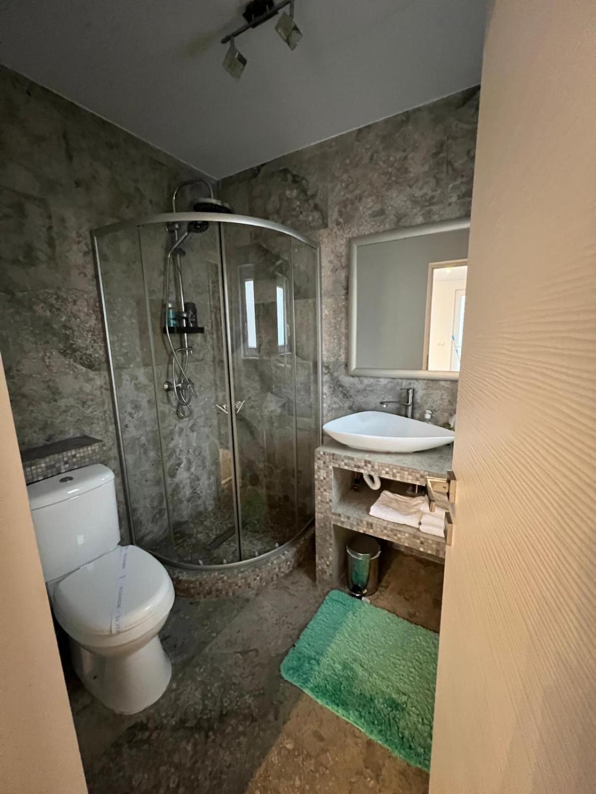 Luxus Cluj Airport Apartments エクステリア 写真