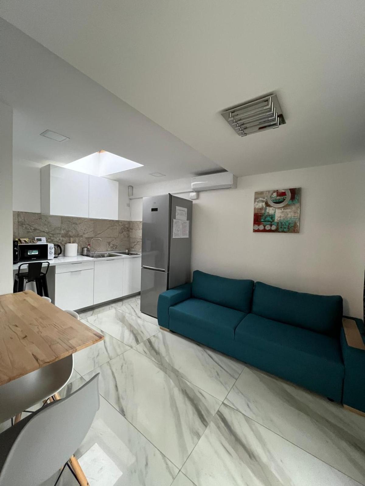 Luxus Cluj Airport Apartments エクステリア 写真