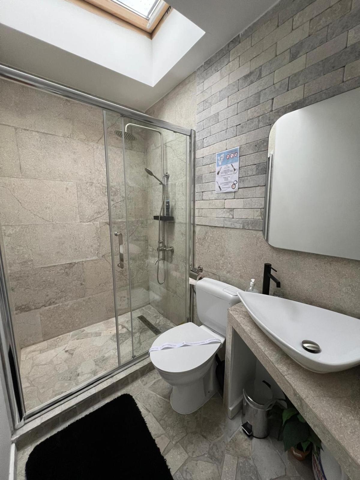 Luxus Cluj Airport Apartments エクステリア 写真