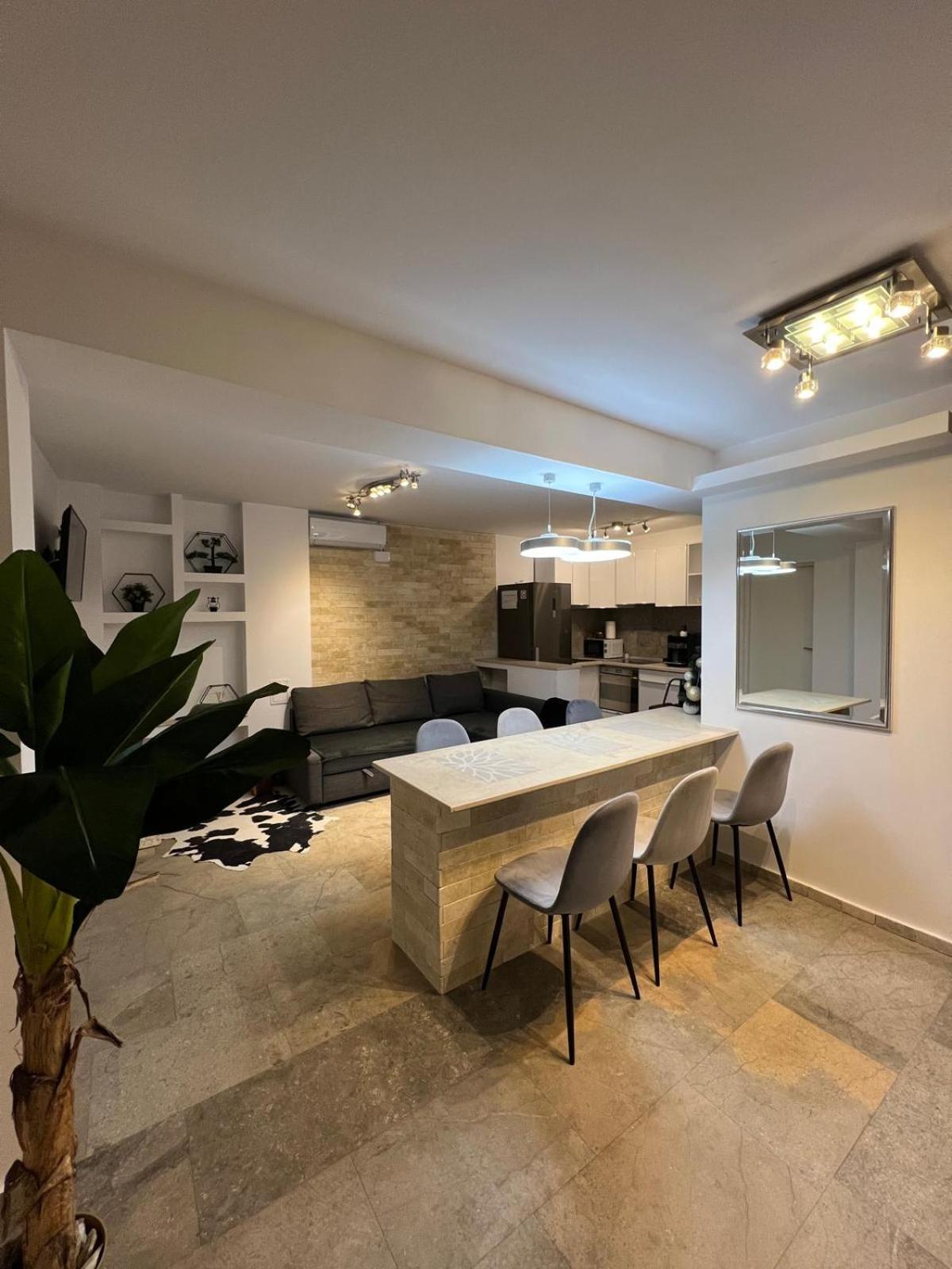 Luxus Cluj Airport Apartments エクステリア 写真