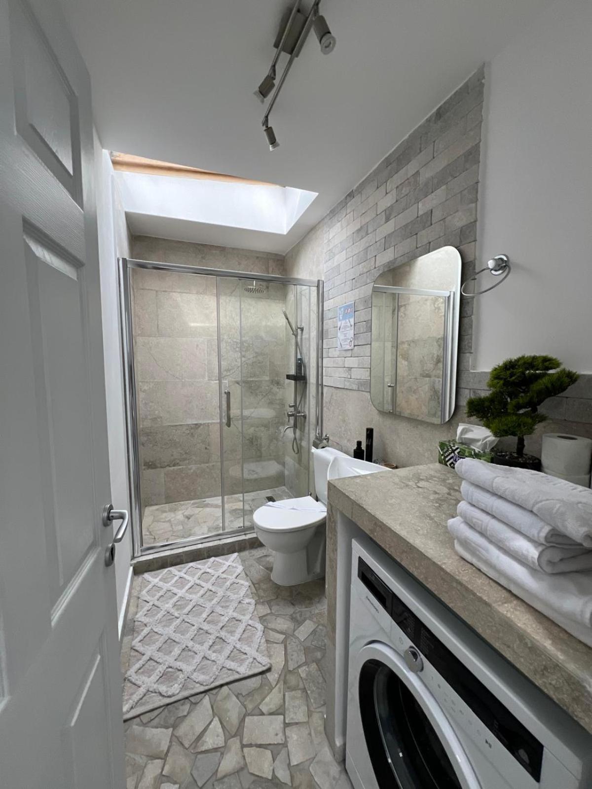 Luxus Cluj Airport Apartments エクステリア 写真